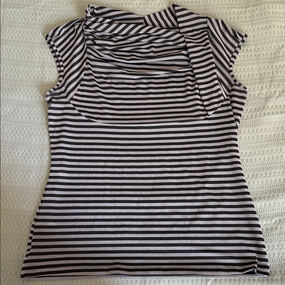 🌹 - 4/$30 - Chic Striped Short Sleeve Top
